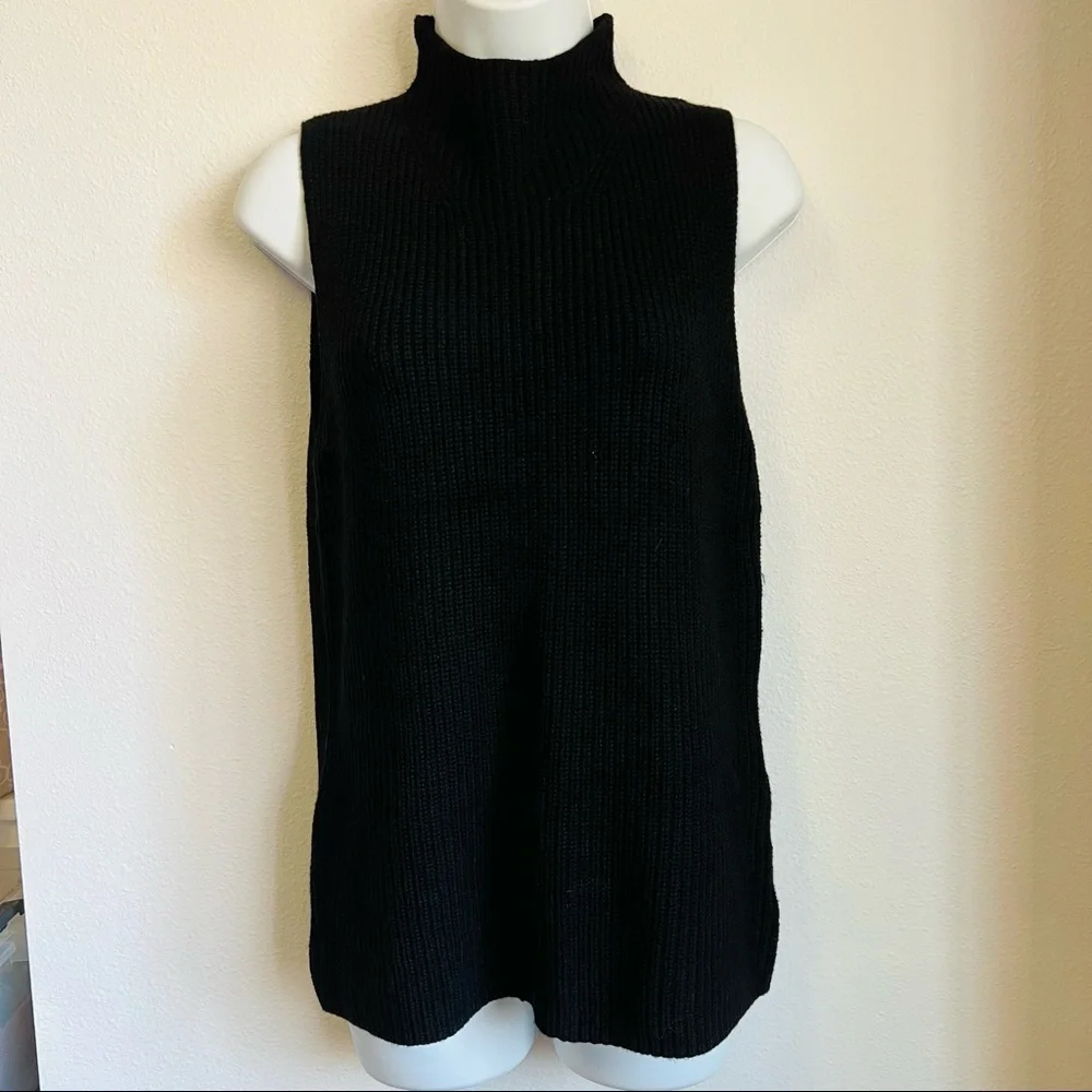 Nordstrom Chelsea28 sleeveless mock neck solid tank top top size M